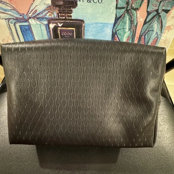✨ Yves Saint Laurent Parfums Black Cosmetic Bag ✨